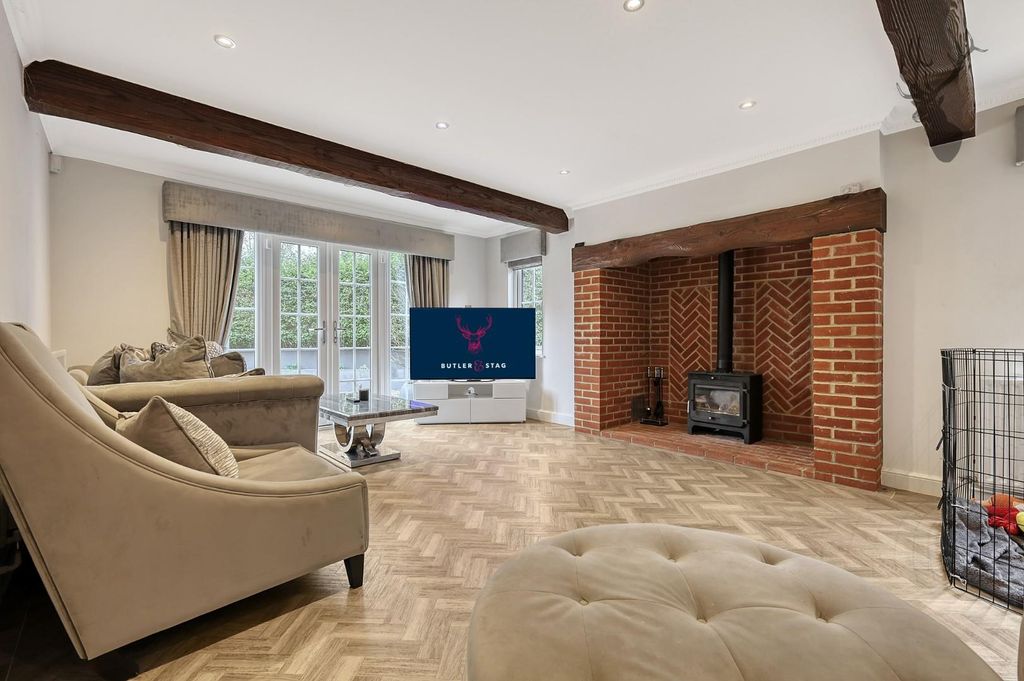 Property photo 2 of 28