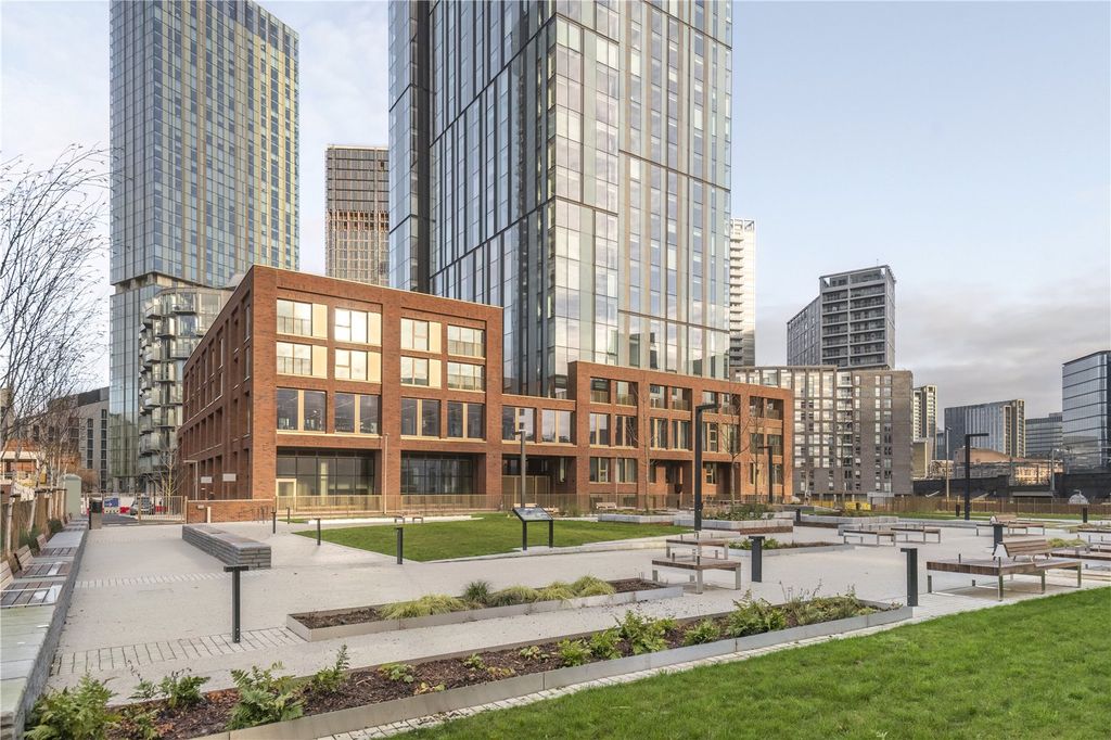 Property photo 1 of 22 Greengate Park