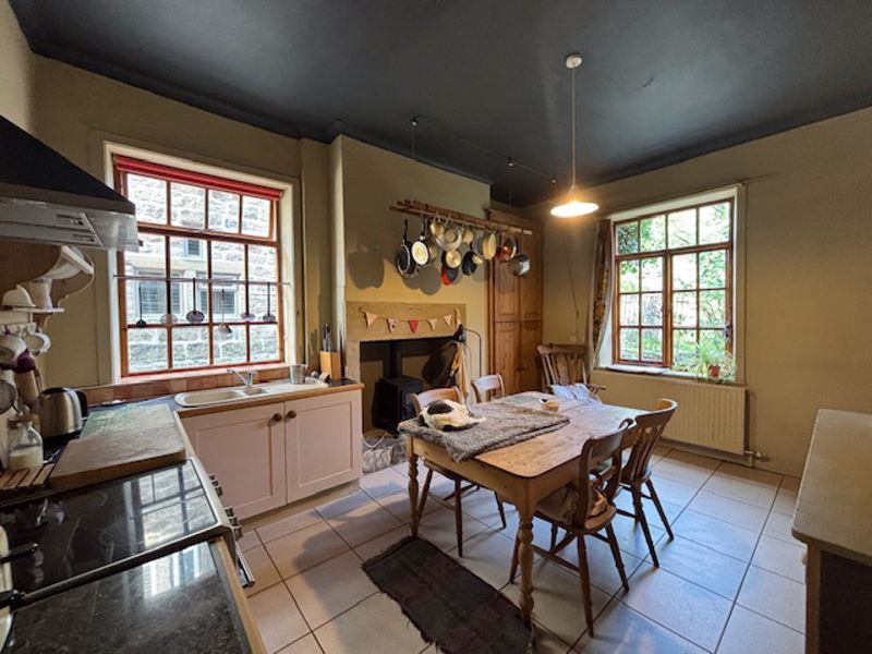 Property photo 3 of 25 Dining Kitchen
