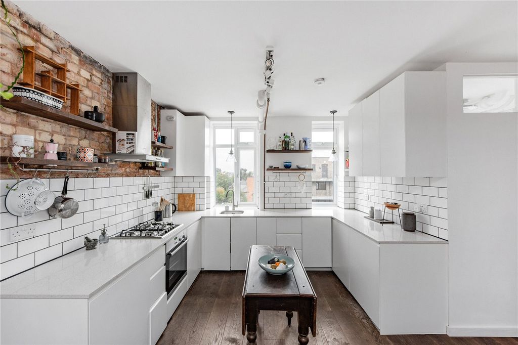 Property photo 2 of 19 Picture No. 03