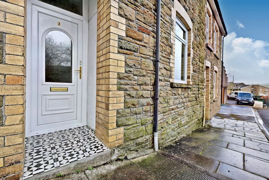 Property photo 2 of 23