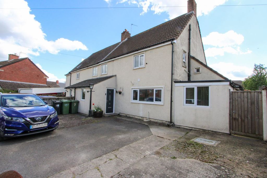 Property photo 2 of 25