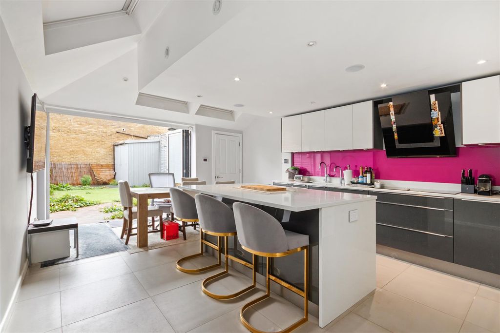 Property photo 2 of 14 Kitchen/Diner