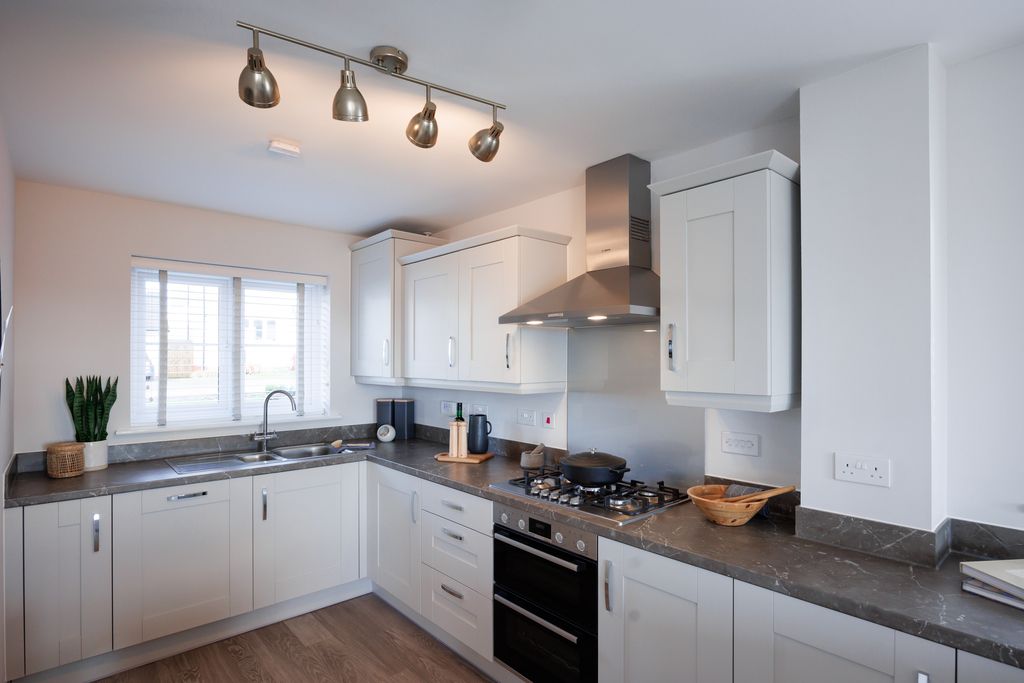 Property photo 3 of 8 B-Vdsw-Nort-Elm-115-Kitchen2