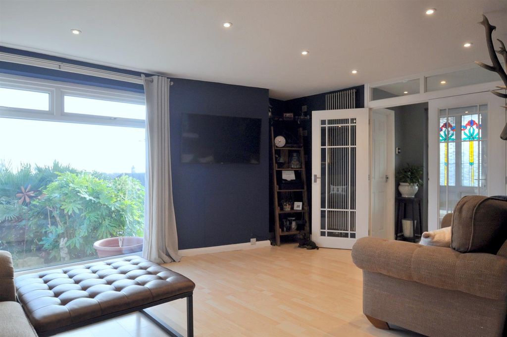 Property photo 3 of 24 Sitting Room