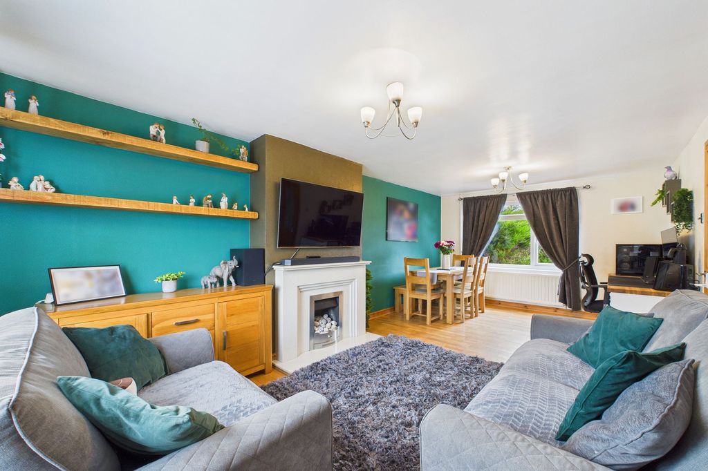 Property photo 2 of 25