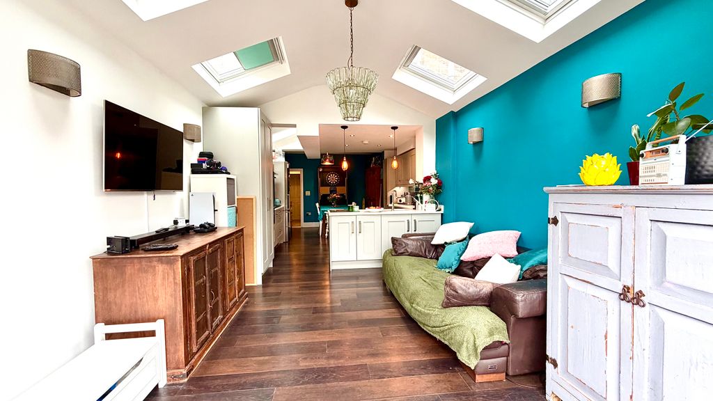 Property photo 3 of 35