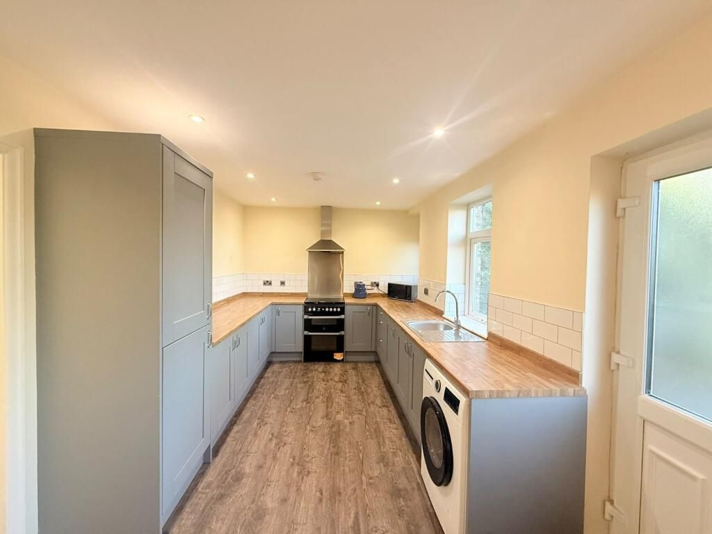 Property photo 1 of 6 3 Bed Semi-Detached House To Rent Mosslea Road, London Cr3