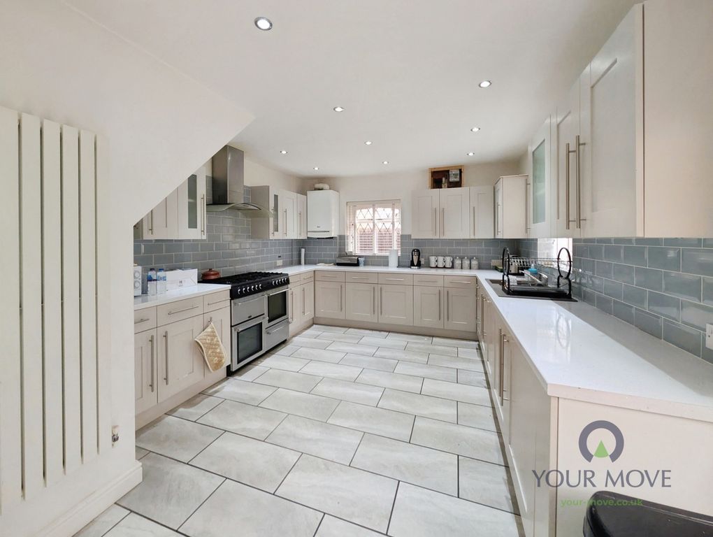 Property photo 3 of 6 Kitchen