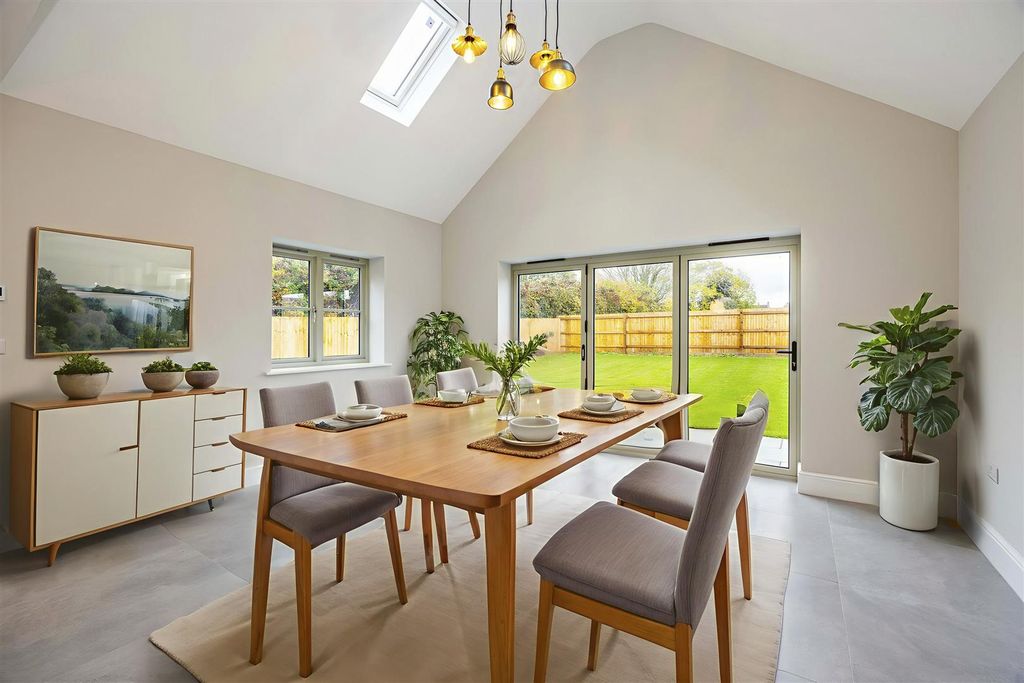 Property photo 3 of 17 1Sunnyfieldclose-129.Jpg