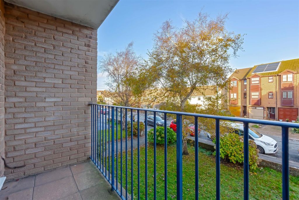 Property photo 2 of 12 Saffrons Court_10.Jpg