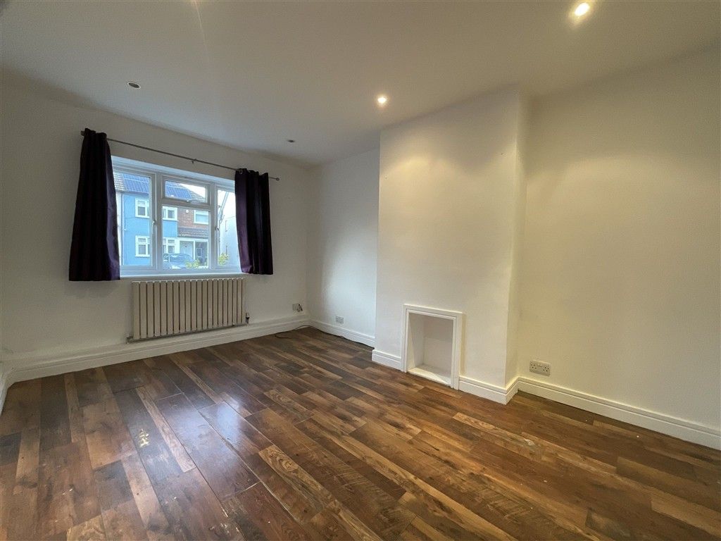 Property photo 1 of 9 Lounge