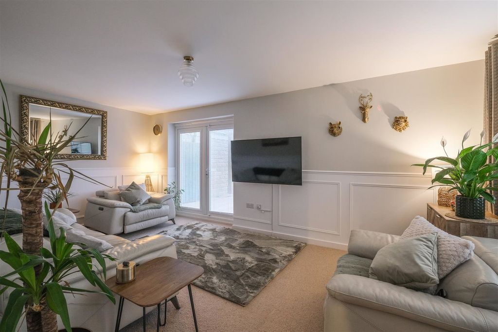 Property photo 2 of 24