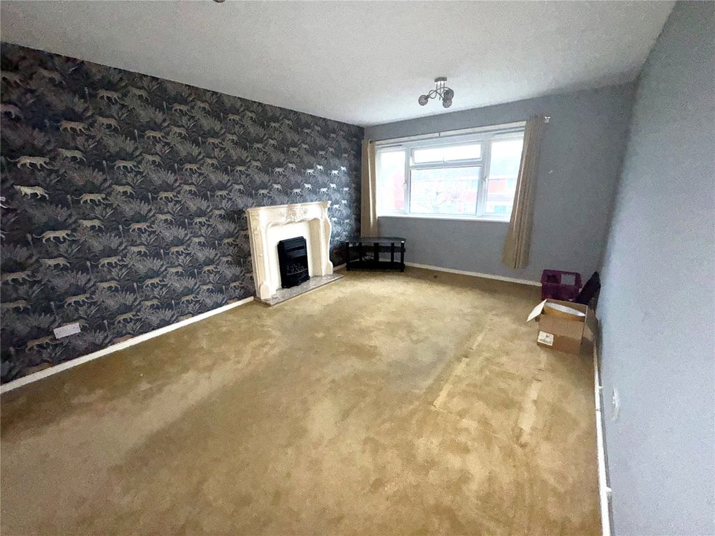Property photo 3 of 6 Lounge