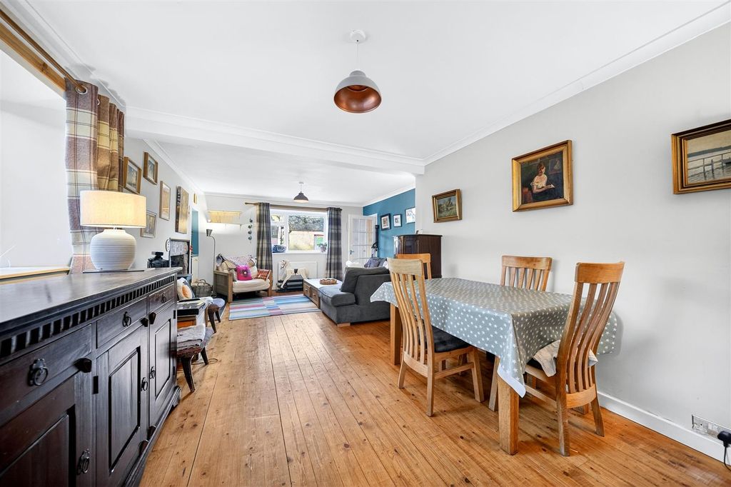 Property photo 2 of 10 Lounge