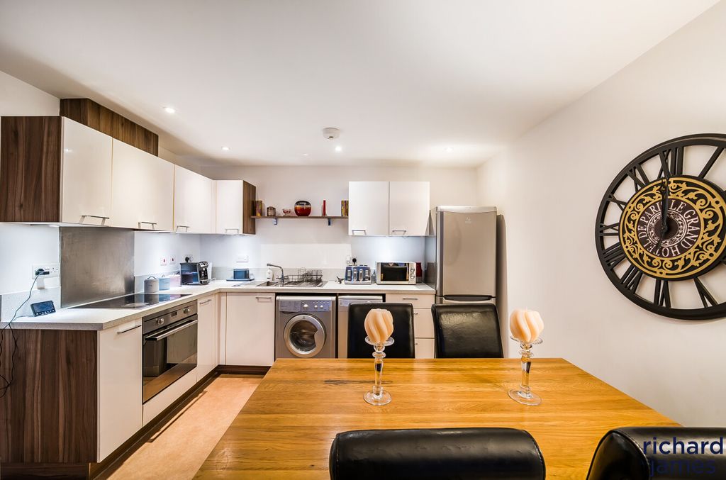 Property photo 2 of 13 c8d08023379842A680805c2Df5Acaa93