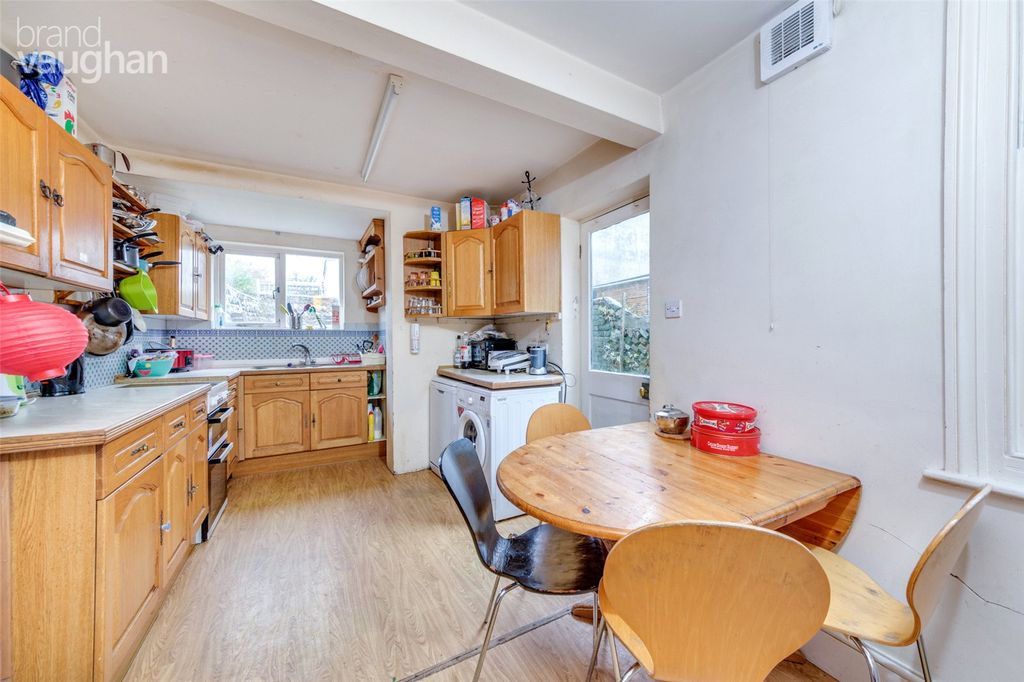 Property photo 3 of 12 Kitchen