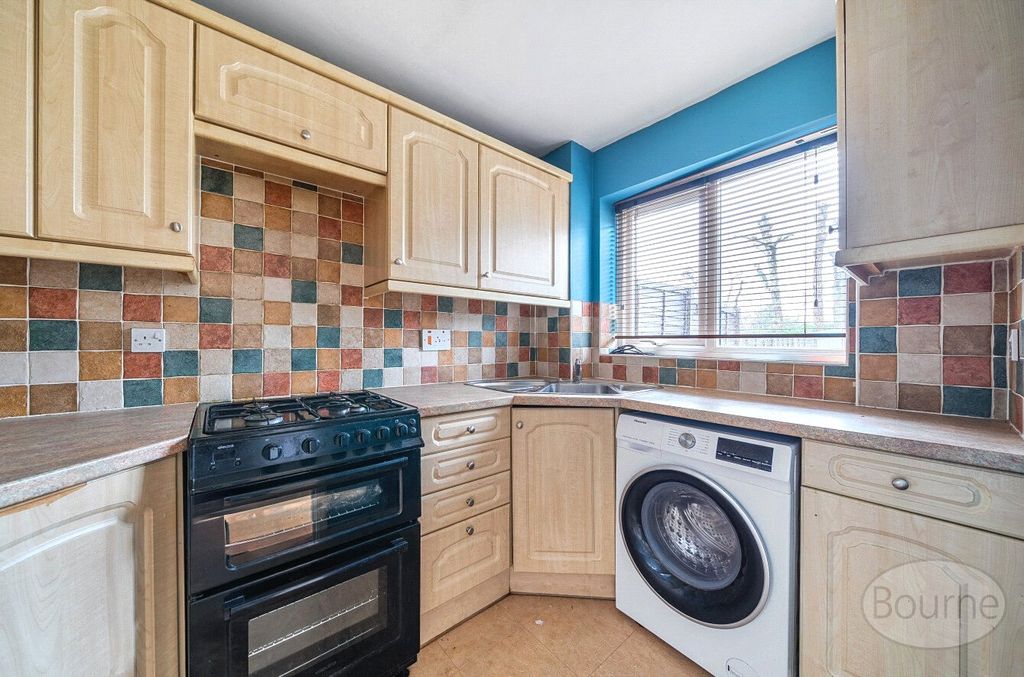 Property photo 3 of 11 Picture No. 18