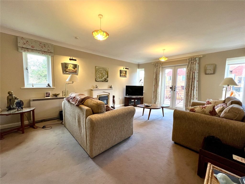 Property photo 2 of 11 Living Room