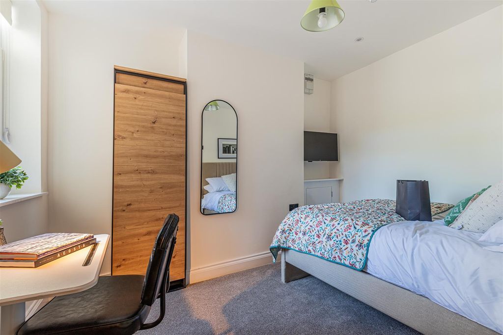 Property photo 2 of 12 50 Theodora Room 2.Jpg