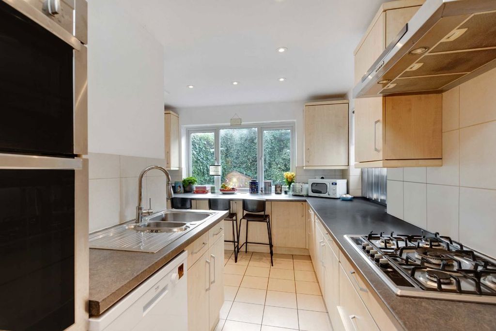 Property photo 3 of 11