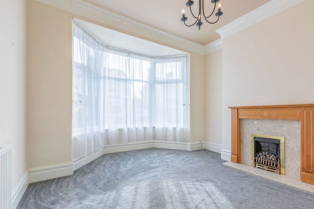 Property photo 2 of 22