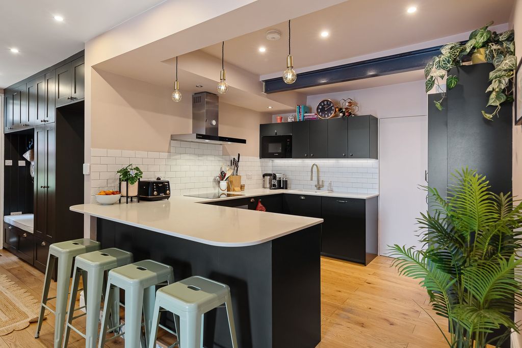 Property photo 3 of 27