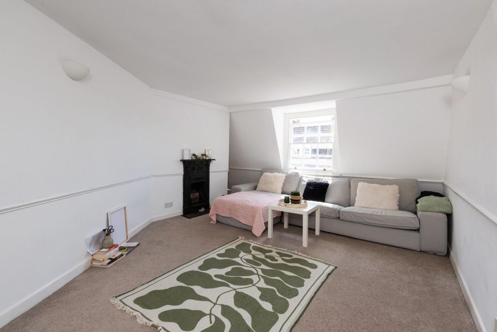 Property photo 2 of 24 Flat 3, 9 Lower Borough Walls, Bath Ba1 1Qr-6.Jpg