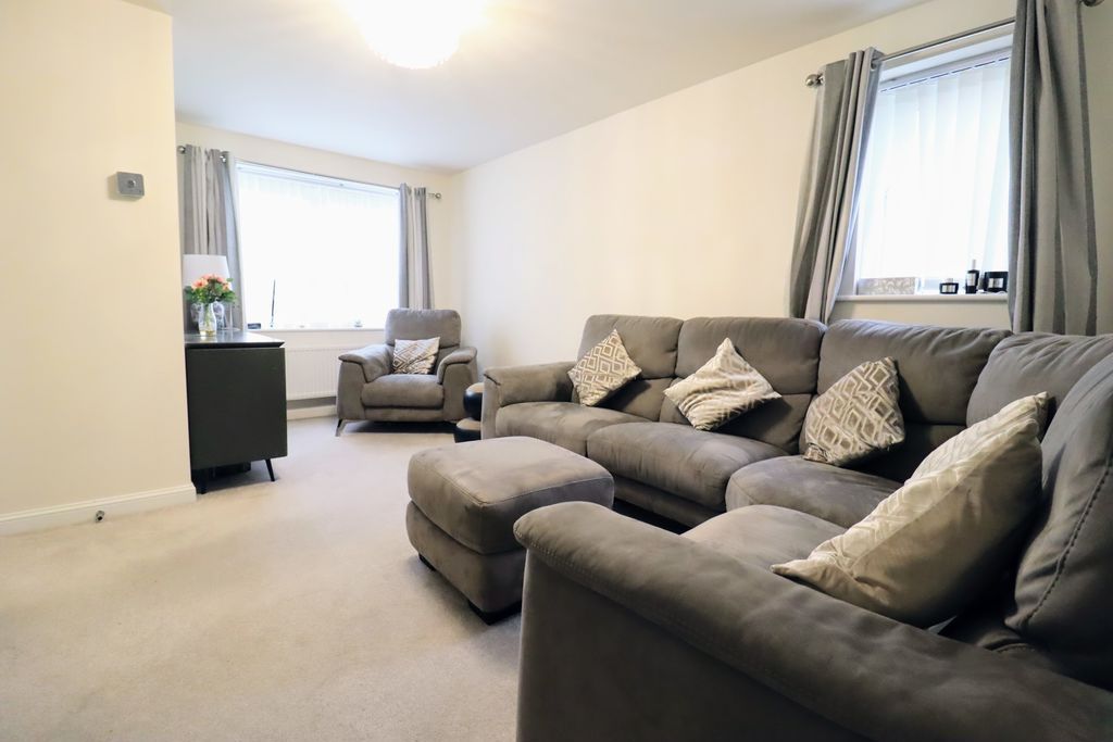 Property photo 2 of 15 Lounge