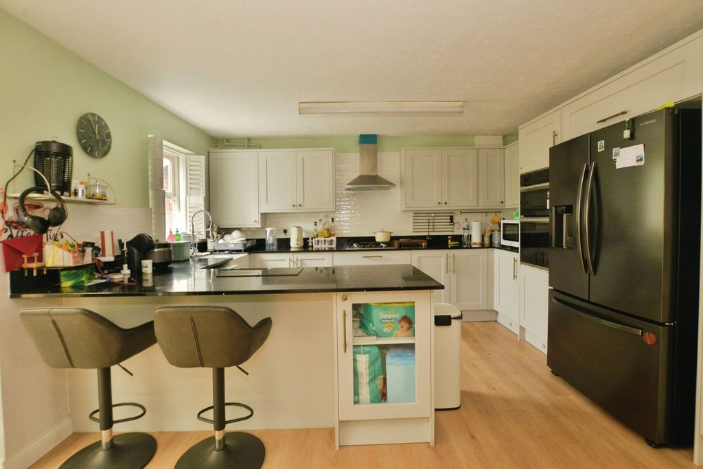 Property photo 3 of 27 Kitchen