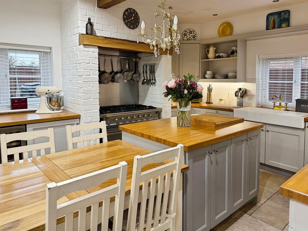 Property photo 3 of 25