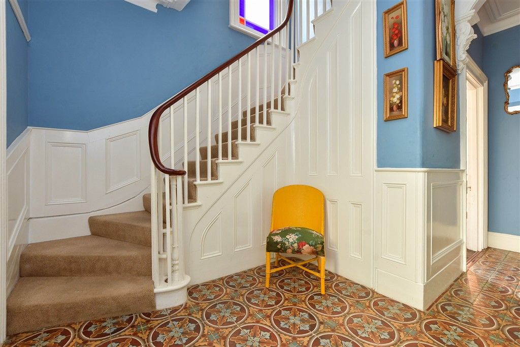 Property photo 2 of 22 Entrance Hall