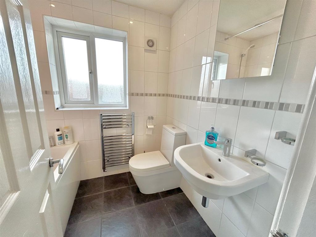 Property photo 3 of 20 Bathroom.Jpg