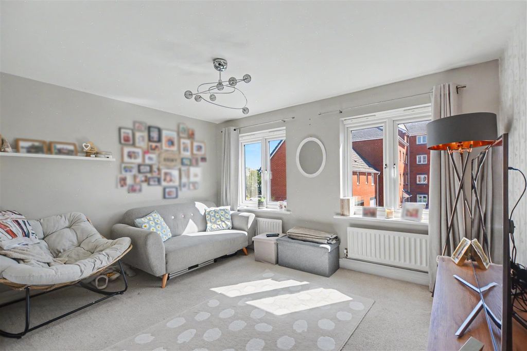 Property photo 2 of 22 Lounge