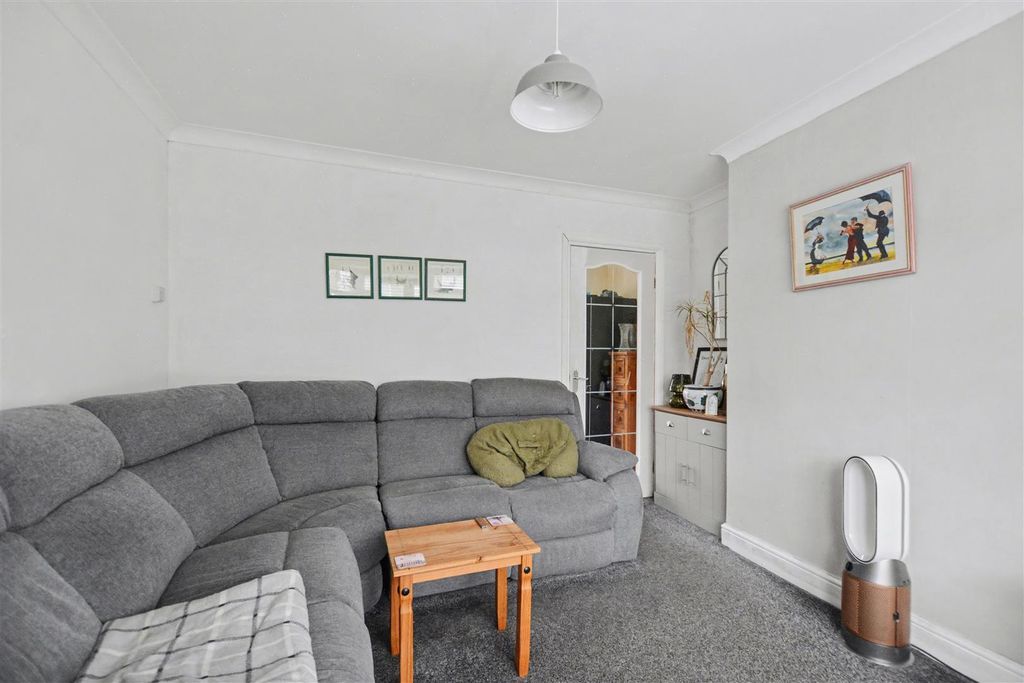 Property photo 3 of 14 Lounge_1.Jpeg