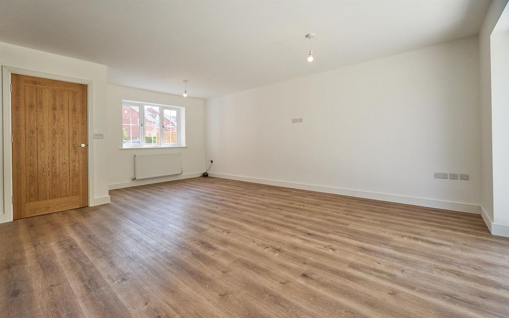 Property photo 3 of 21 Living/Dining Area