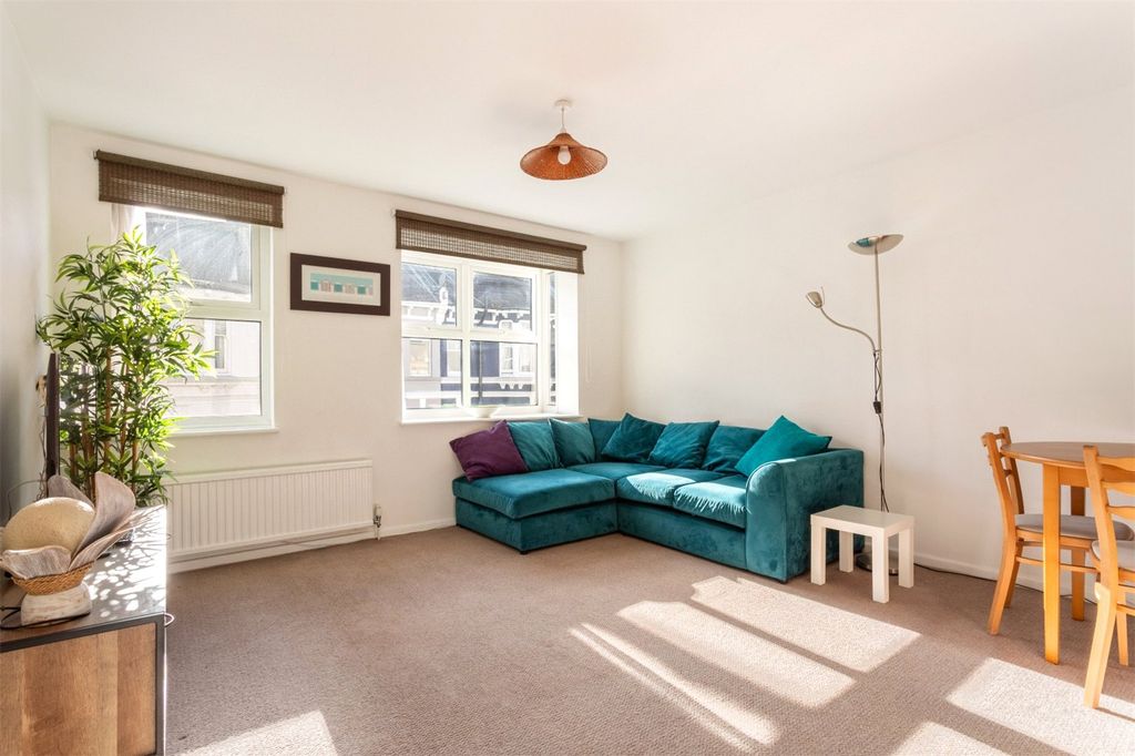 Property photo 2 of 15 Picture No. 17