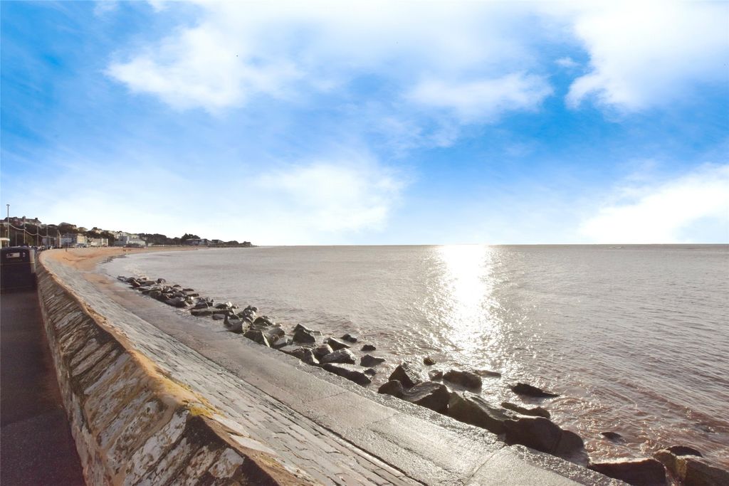 Property photo 3 of 14 Seafront