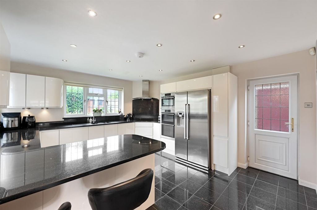 Property photo 2 of 14 Kitchen