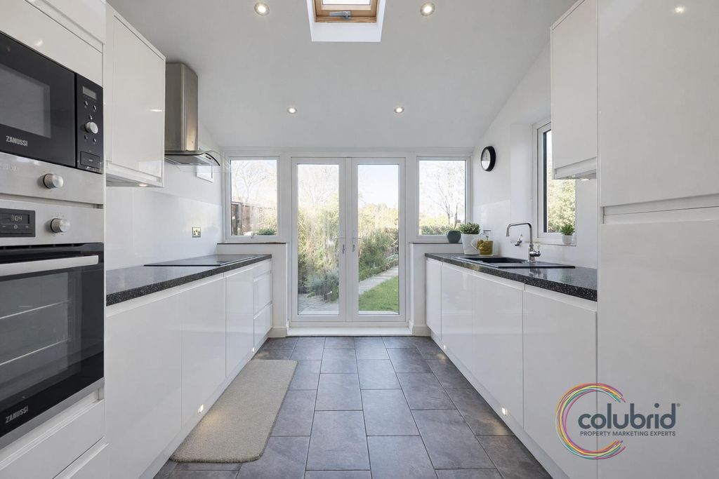 Property photo 2 of 16