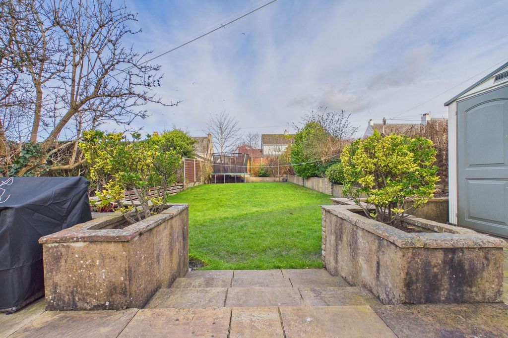 Property photo 2 of 34