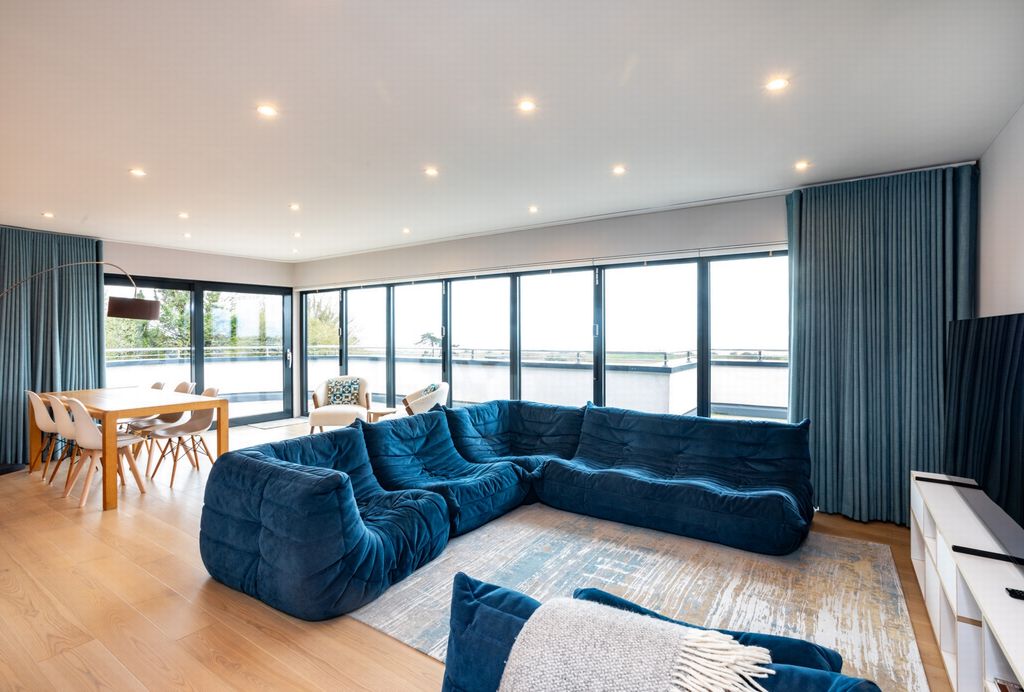 Property photo 3 of 26 Living Space