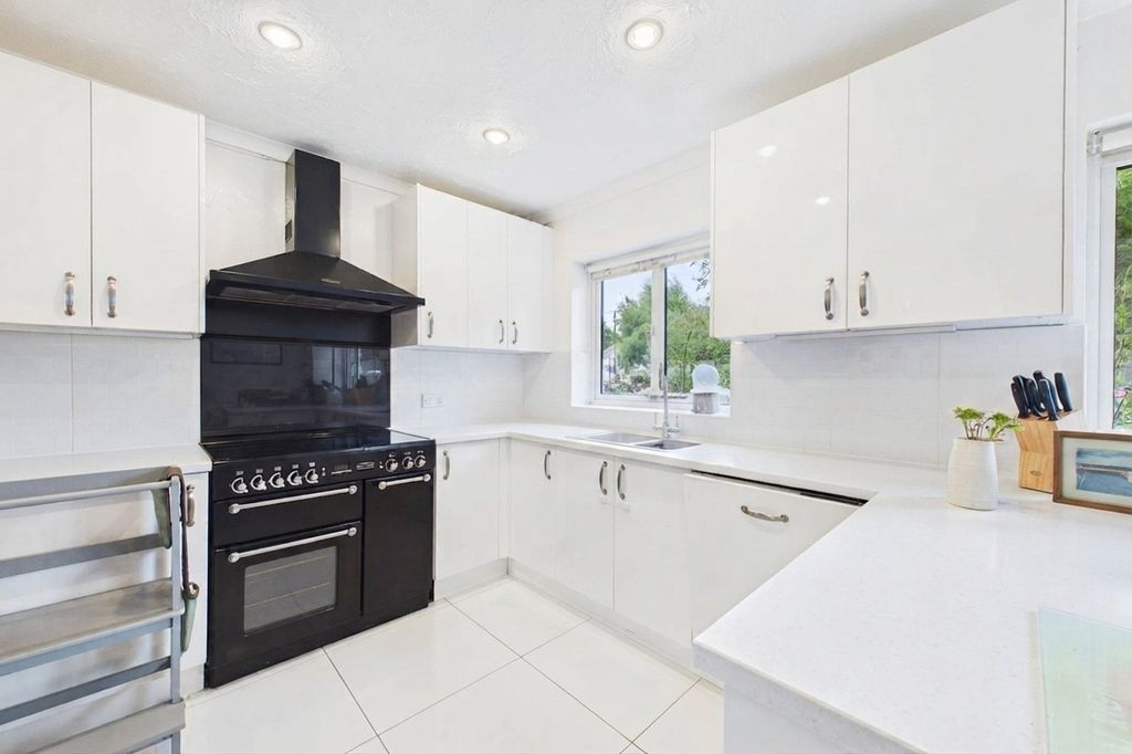 Property photo 2 of 11 Picture No. 07
