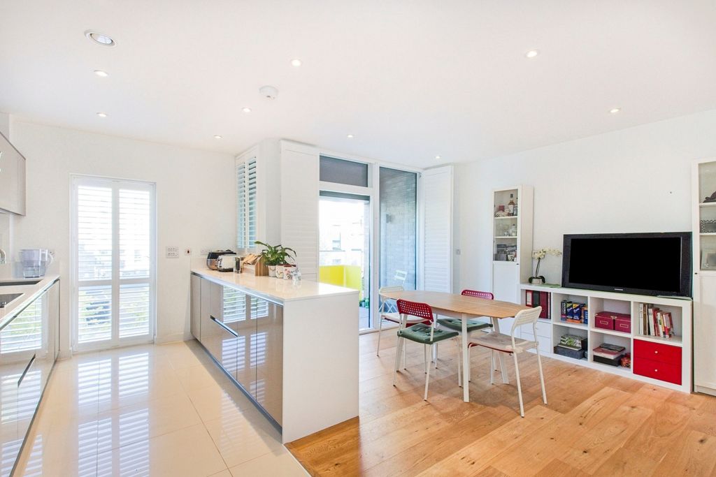 Property photo 2 of 9 Reception/Kitchen