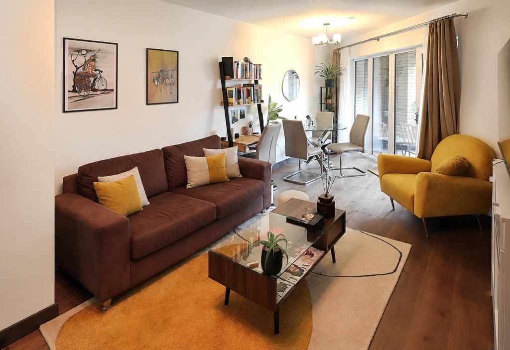 Property photo 2 of 10 Lounge