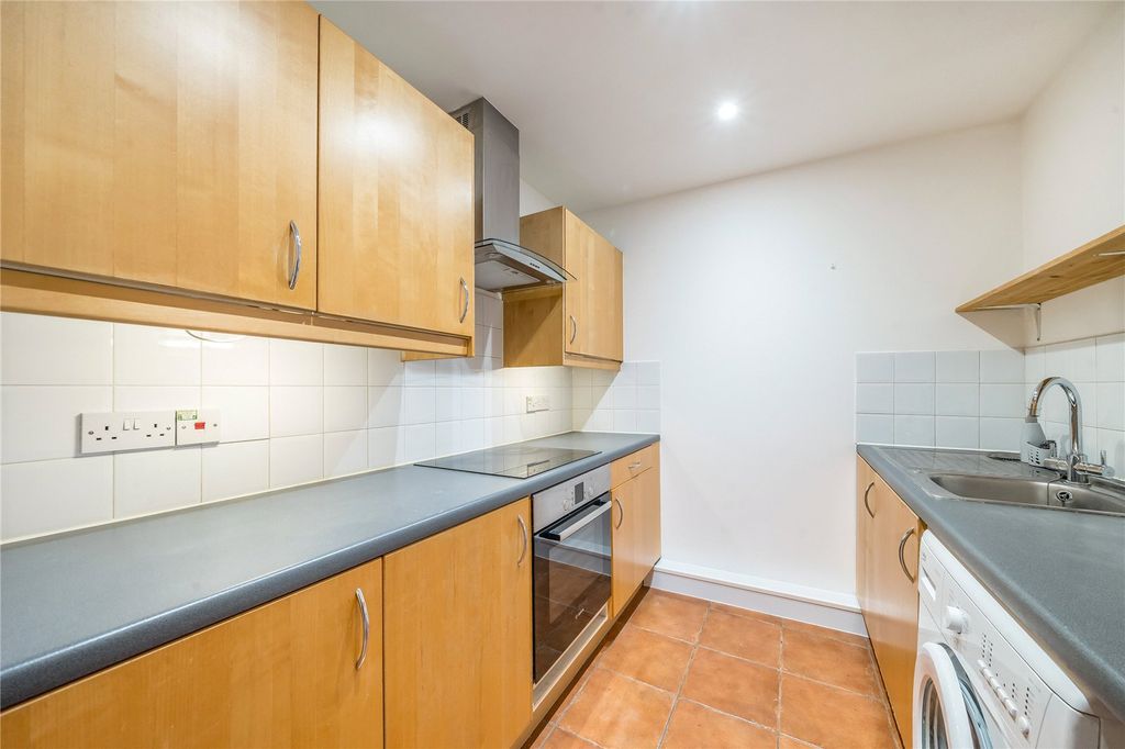 Property photo 2 of 7 Kitchen