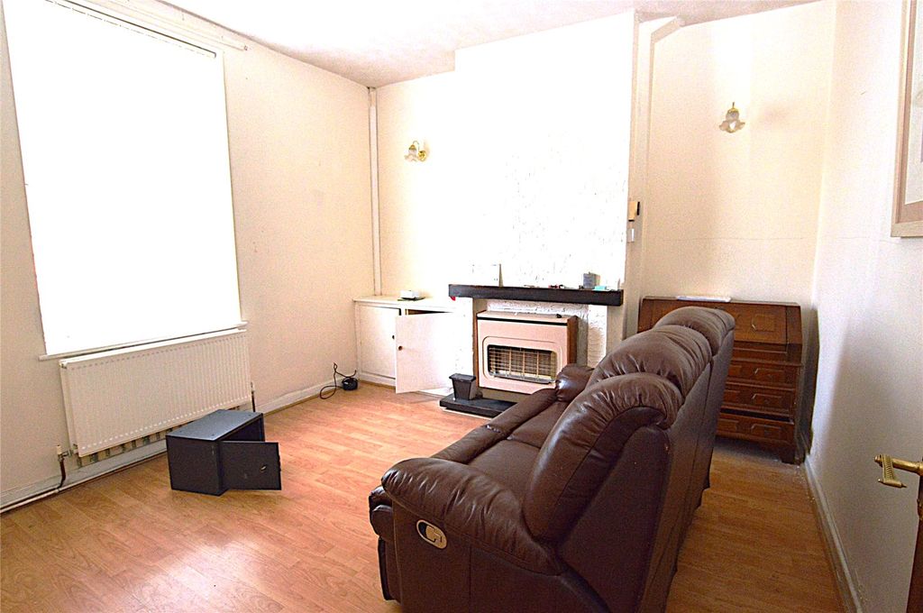 Property photo 3 of 10 Picture No. 02