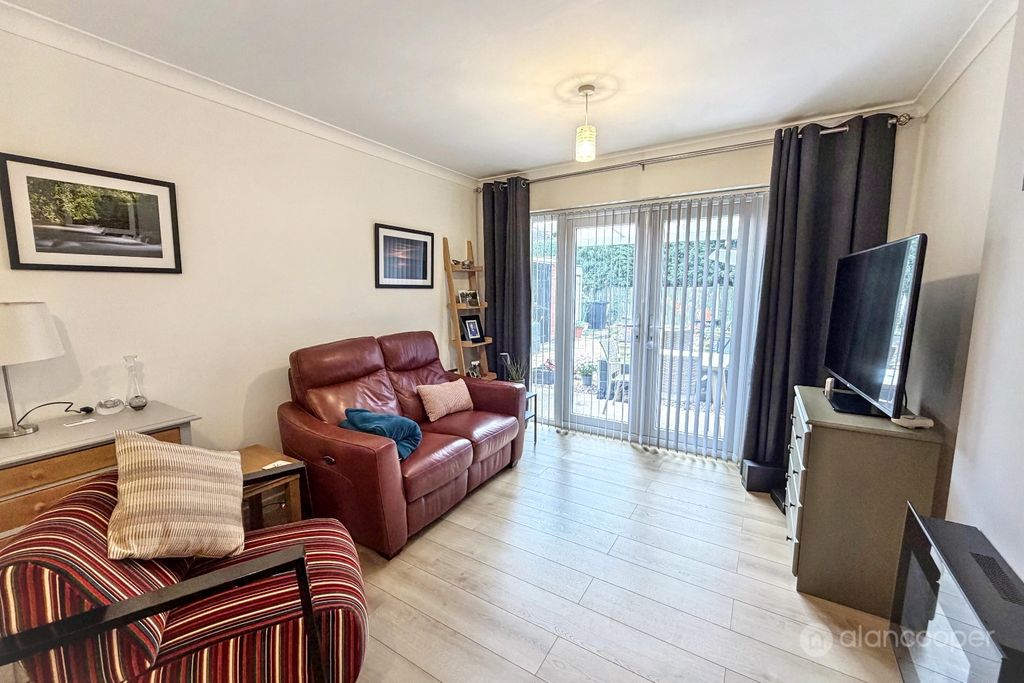 Property photo 3 of 10 5905495