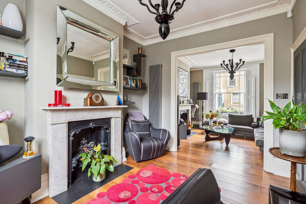 Property photo 2 of 25