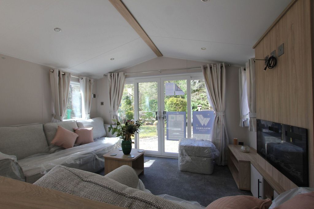 Property photo 3 of 8 Reception Room